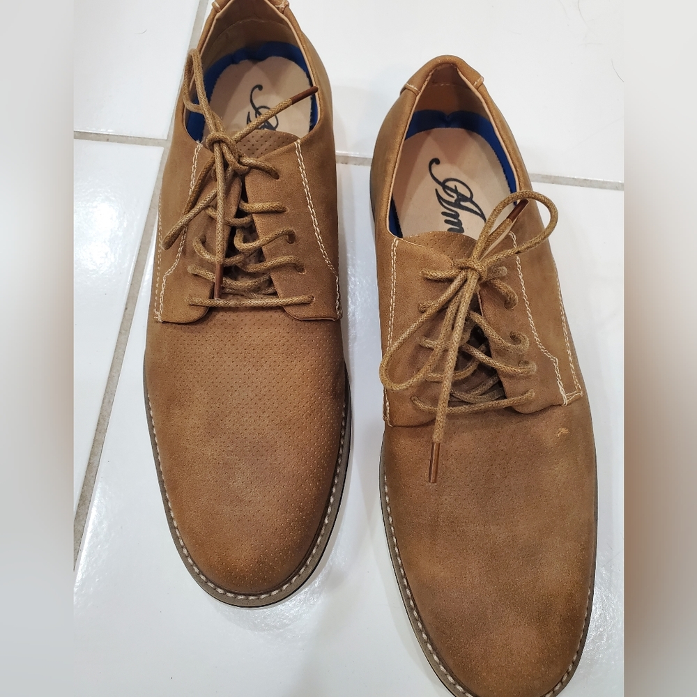 NWOB Amalfi Perforated Suede Lace Up